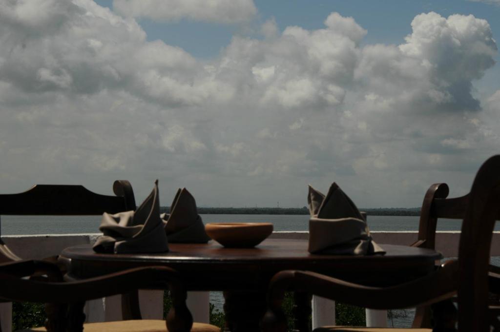 Hotel Lagoon Paradise Негомбо Экстерьер фото