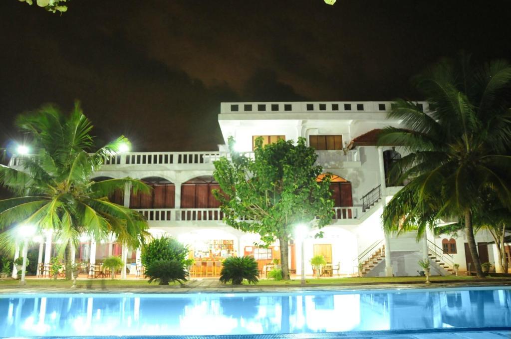 Hotel Lagoon Paradise Негомбо Экстерьер фото