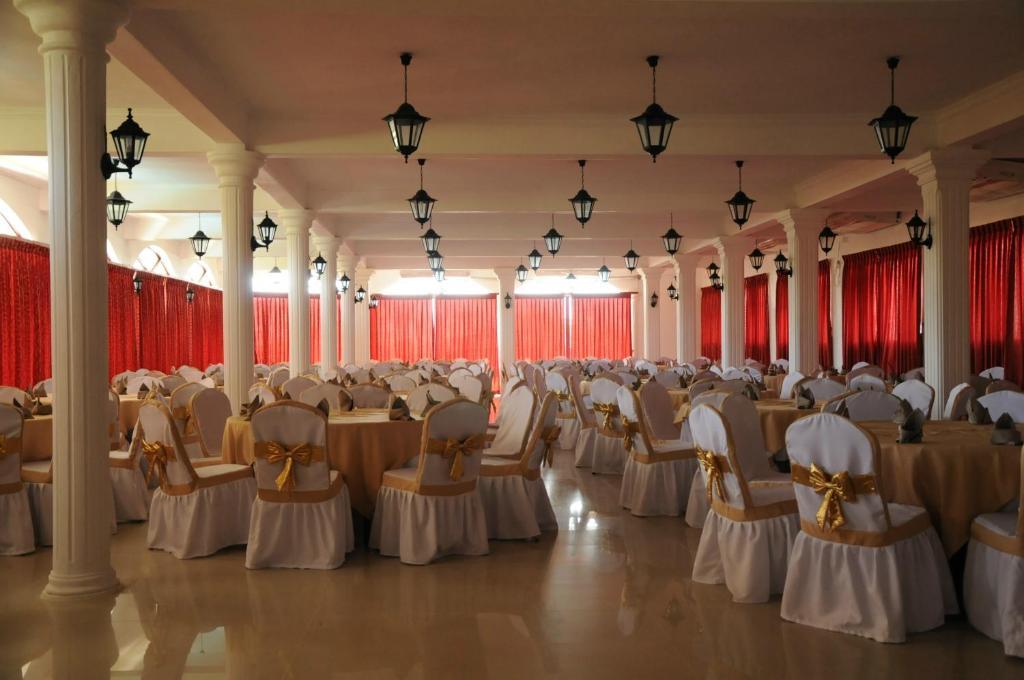 Hotel Lagoon Paradise Негомбо Экстерьер фото