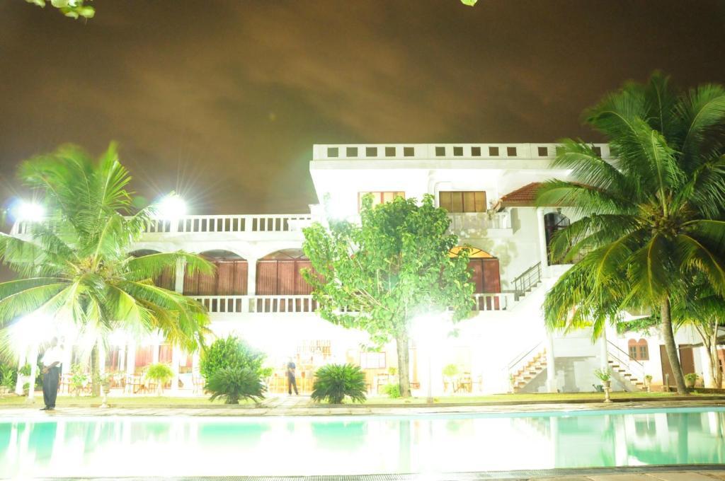 Hotel Lagoon Paradise Негомбо Экстерьер фото