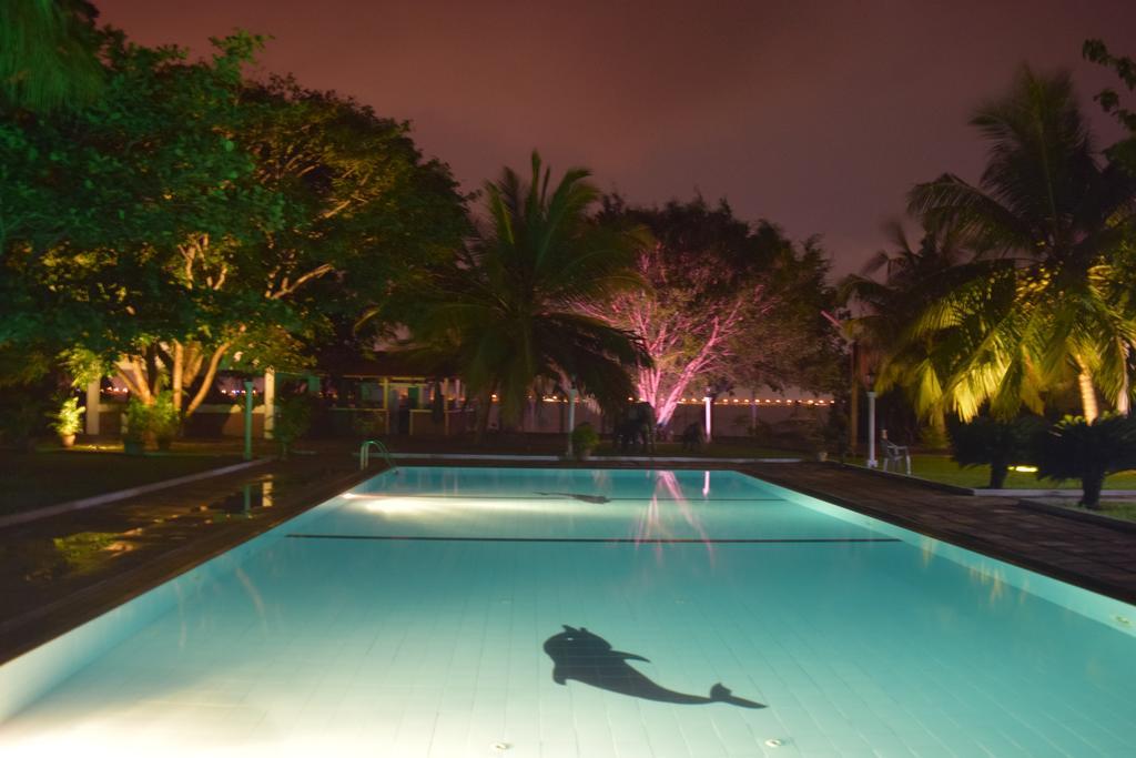 Hotel Lagoon Paradise Негомбо Экстерьер фото