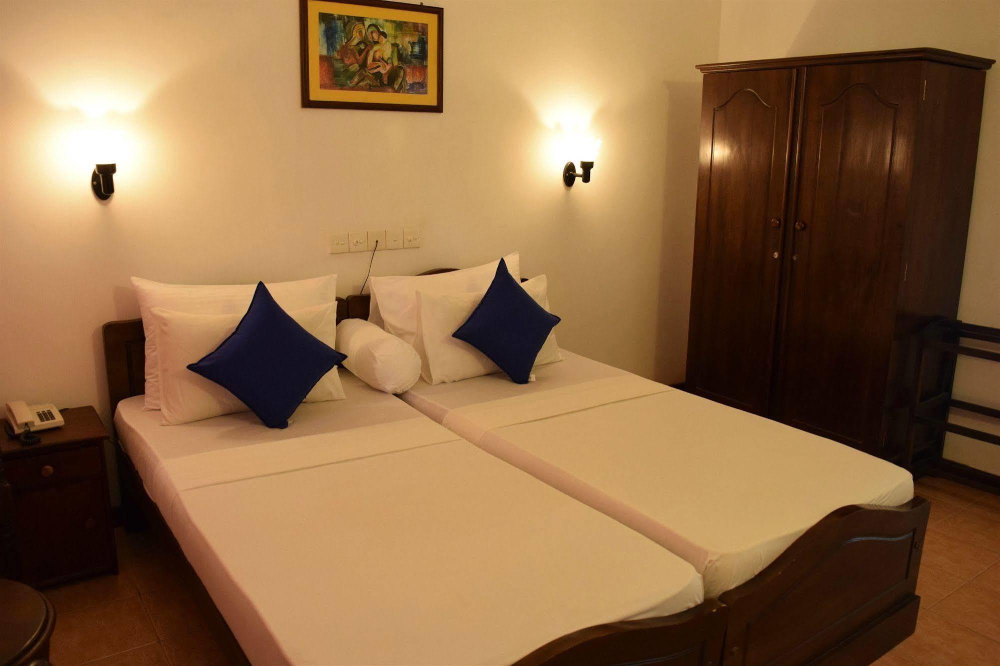 Hotel Lagoon Paradise Негомбо Экстерьер фото