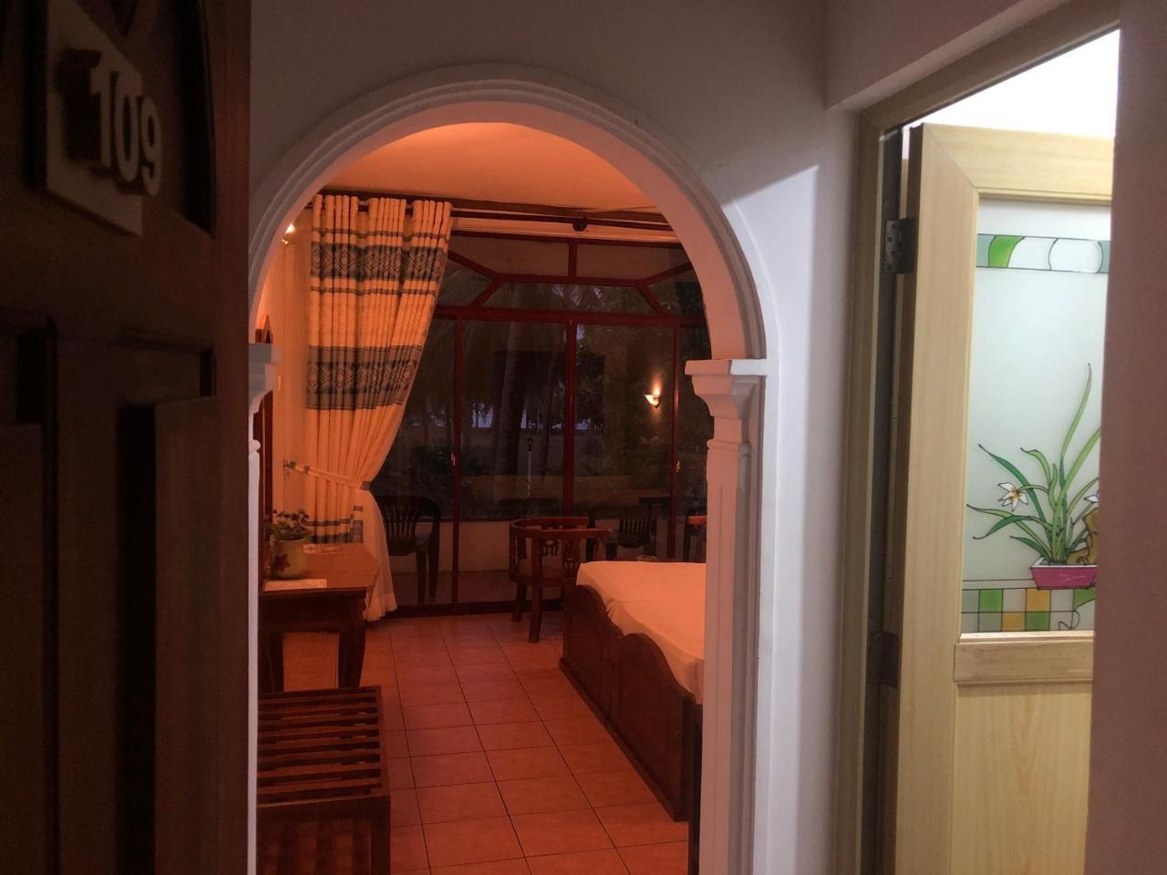 Hotel Lagoon Paradise Негомбо Экстерьер фото
